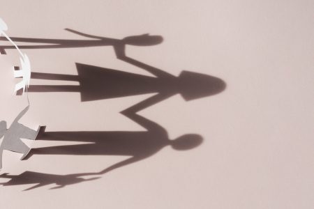 bonito-arranjo-de-conceito-de-familia-com-sombras